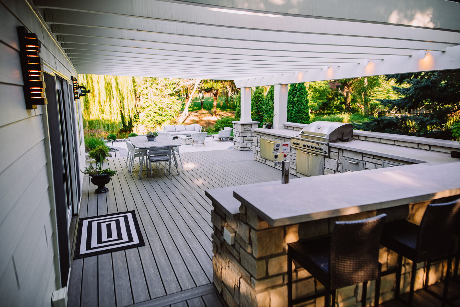 white backyard patio in Sioux Falls