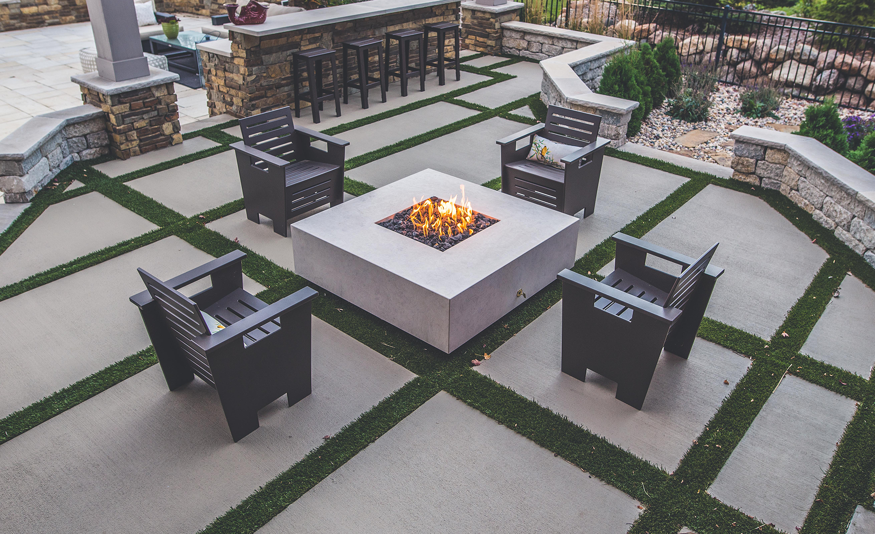 unique modern patio and fire pit in Sioux Falls