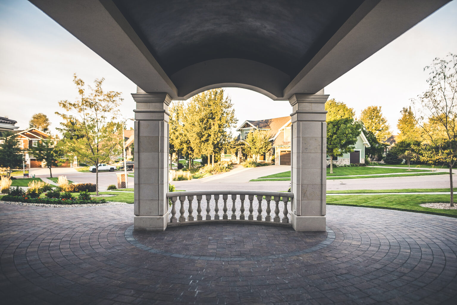 circular paver driveway by Weller Brothers Landscaping