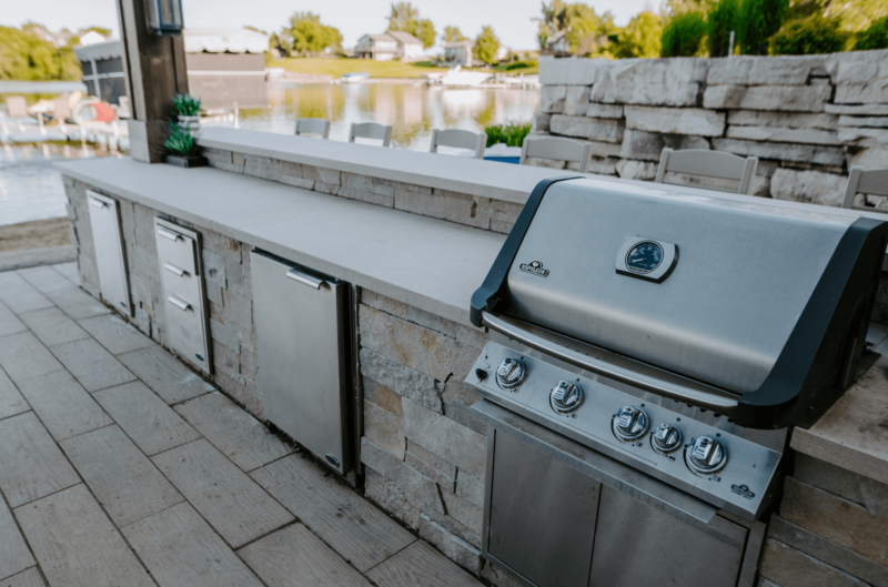 Outdoor kitchen and bar