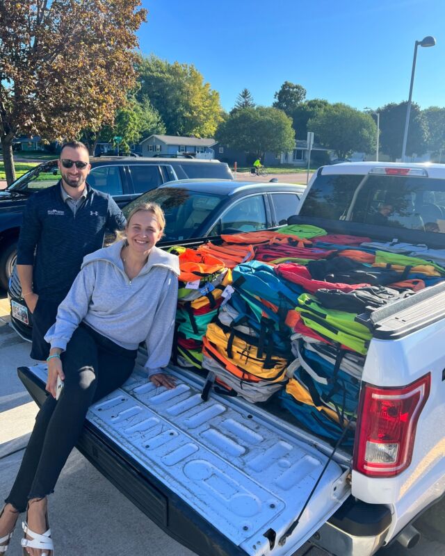 This morning, our teams in both Rochester and Sioux Falls packed a combined total of 360 backpacks filled with school supplies to be donated directly to students in our community who need them.

In Rochester, these are donated to Rochester's Community Back to School Block Party and Parade, and in Sioux Falls, we took them to Student Support Services/Indian Education at @siouxfallsschools. 

This is an initiative we do in partnership with @industrycollective_, which coordinates outreach opportunities for landscape companies across the US. 💚