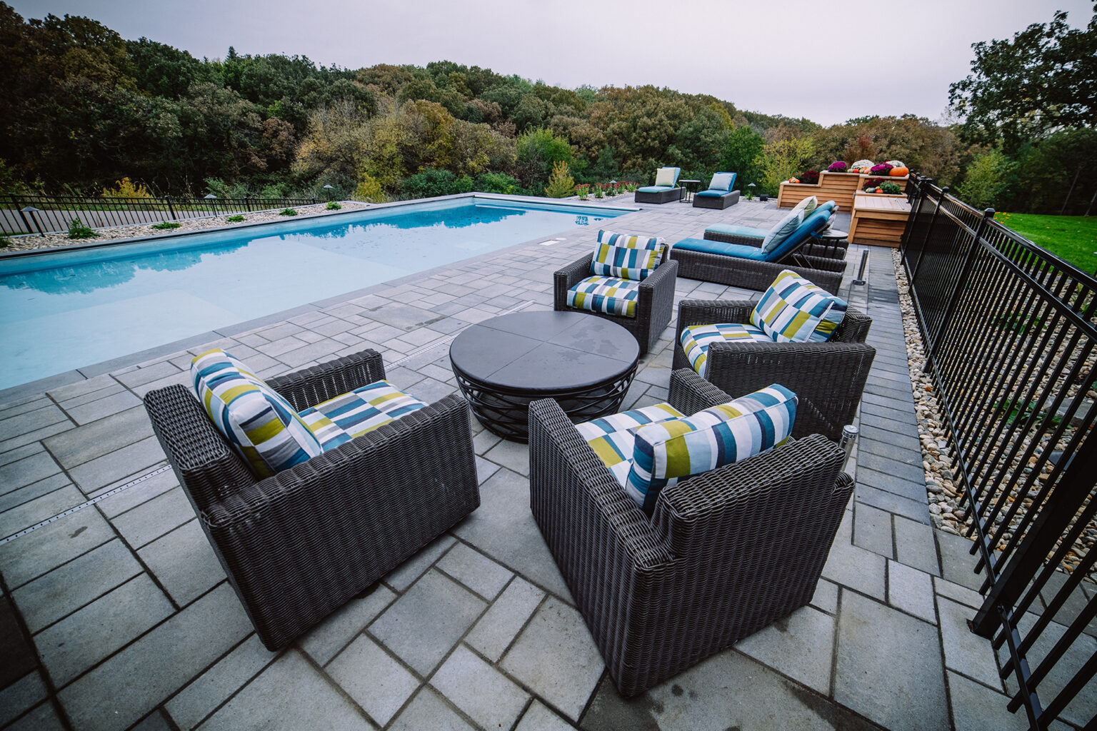 poolside patio furniture